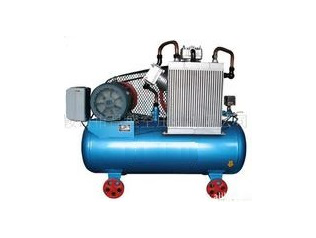 無油(yóu)潤滑空(kong)壓機